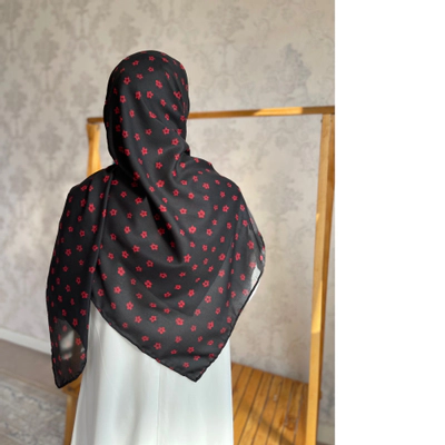 روسری نخی مشکی گل ریز قرمز