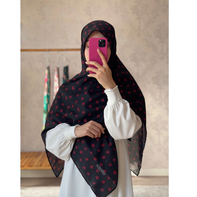 روسری نخی مشکی گل ریز قرمز