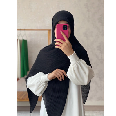 روسری نخی پلیسه منگوله چوبی مشکی
