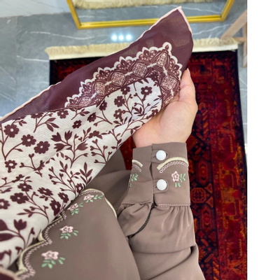 روسری نخی گل ریز قهوه ای