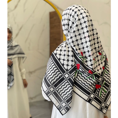 روسری نخی طرح مقاومت مشکی و سفید
