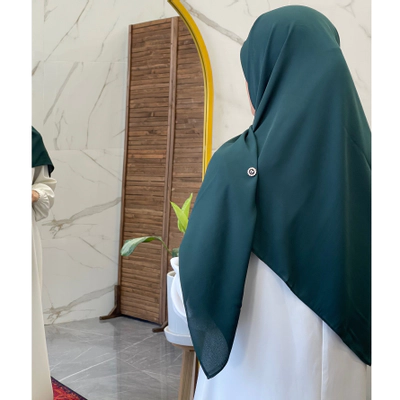 روسری کرپ حریر سبززمردی
