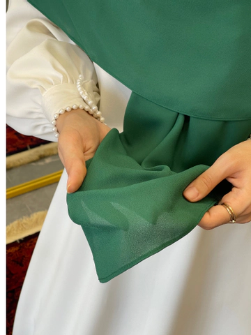 روسری کرپ حریر سبز چمنی
