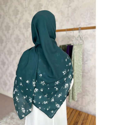 روسری نخی حاشیه گل ریز سفید سبز کله غازی