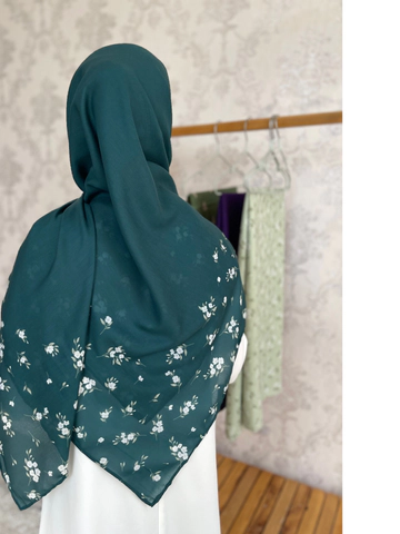 روسری نخی حاشیه گل ریز سفید سبز کله غازی