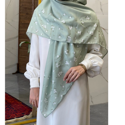 روسری نخی حاشیه گلریز سفید سبز پاستیلی ملیح