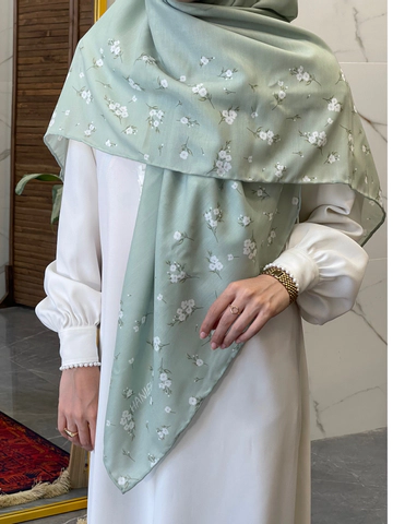 روسری نخی حاشیه گلریز سفید سبز پاستیلی ملیح