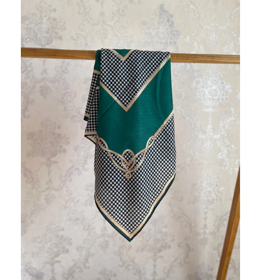 روسری نخ گارزا دور دست دوز