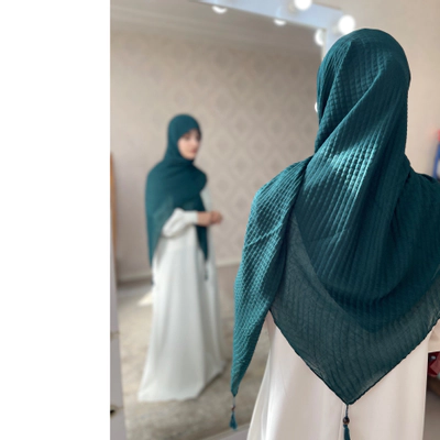 روسری نخی پلیسه مربعی سبززمردی
