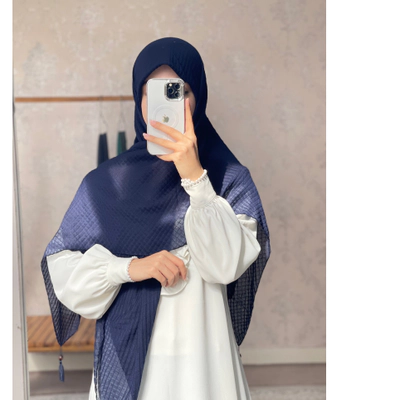 روسری نخی پلیسه مربعی سرمه ای