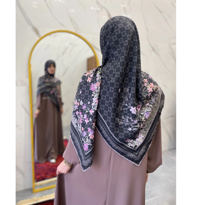 روسری نخی مشکی گلدار