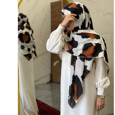 روسری نخی سفید قهوه ای