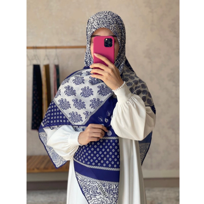 روسری آبی کاربنی ترکیب چند طرح