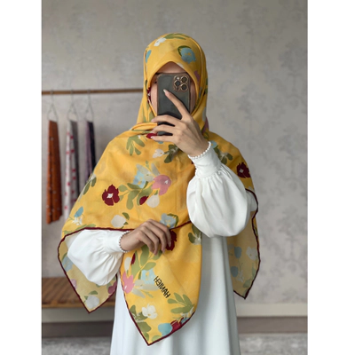 روسری زرد گل زرشکی