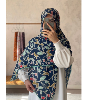 روسری زمینه سرمه ای طرح ترمه رنگی