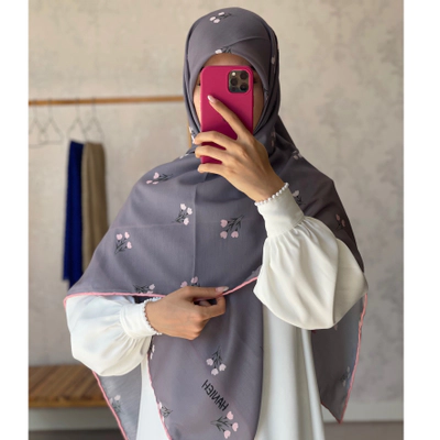 روسری طوسی موشی با گل ریز صورتی