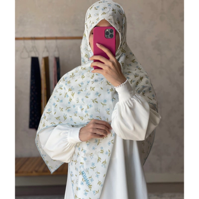 روسری زمینه سفید گل ریز آبی