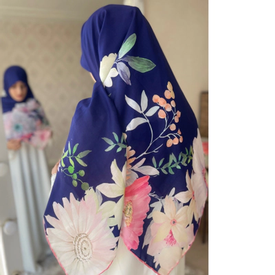 روسری کاربنی وسط ساده حاشیه گل