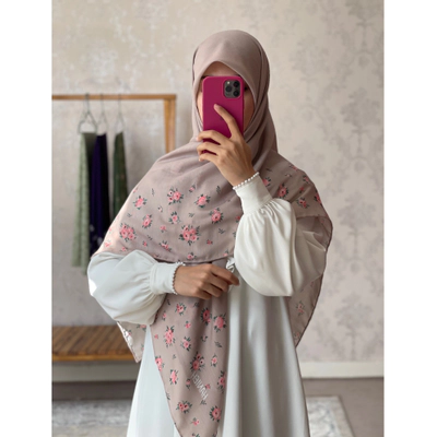 روسری کرم خاکی حاشیه گل رز صورتی